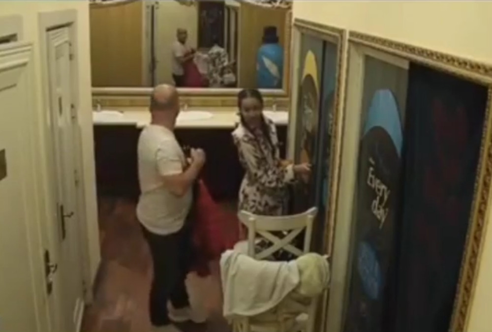 Masturbirala pred kamerama, vreli uzdasi parali zidove vile! Probudila ukućane dok je doživljavala orgazam! (VIDEO 18+)