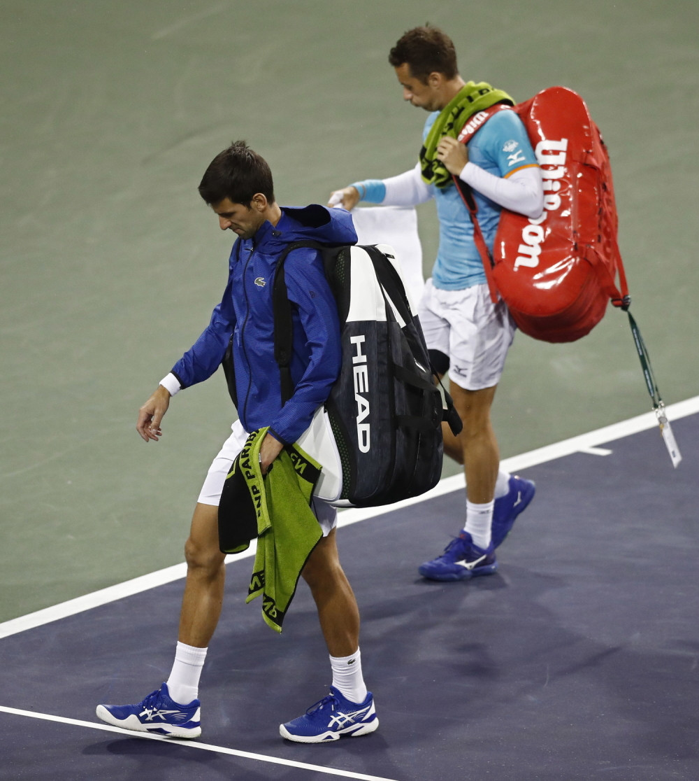 Novak krenuo sjajno, pa smrknutog lica napustio teren! PUBLIKA IZNERVIRANA!