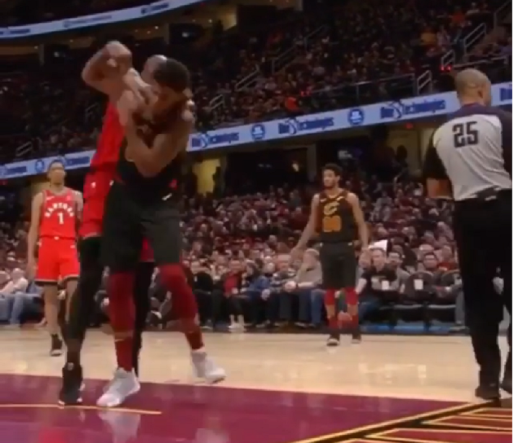 Serž Ibaka nasrnuo na protivnika kao na boks meču!