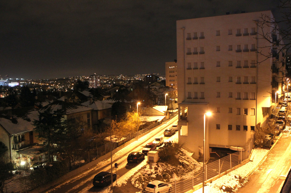 Vraćala se kući sa drugaricama kada joj je u Starom gradu prišao i poljubio nepoznati mladić! Ono što se kasnije desilo viđamo samo u filmovima!
