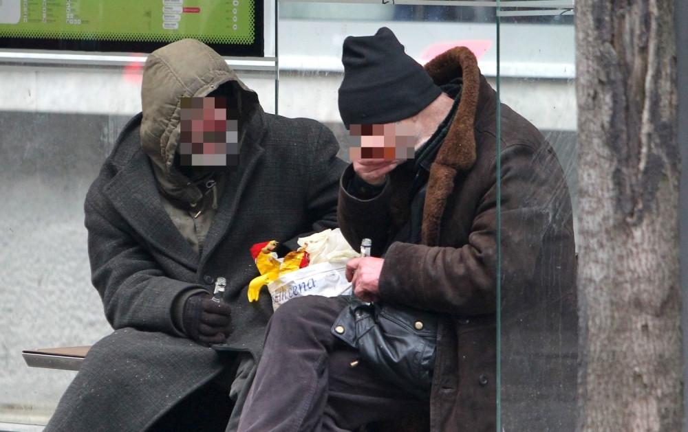 Bosanac se obeznanio se od alkohola, pa izašao DA PROŠETA nasred magistrale!