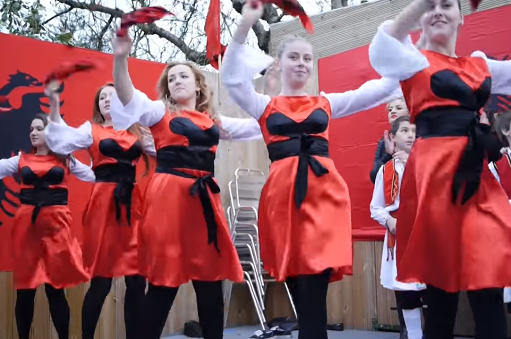 Pismo mlade Albanke uzdrmalo Balkan: "Ime mi je Zehra, kada je moj otac umro..."