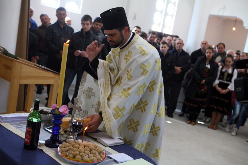 Evo gde vernici najčešće greše: Ovi običaji nisu u skladu sa pravoslavljem, a upražnjavamo ih svaki dan