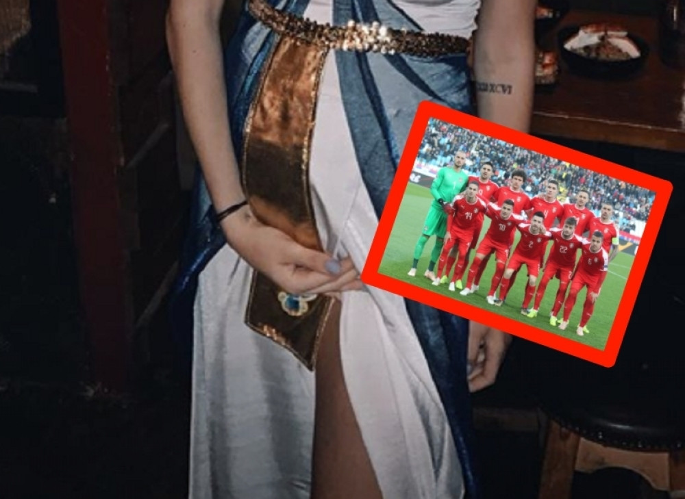 Sakrila stomak, ali OTKRILA OGROMNE GRUDI i vrhunsku građu! Kakav srećnik (FOTO)