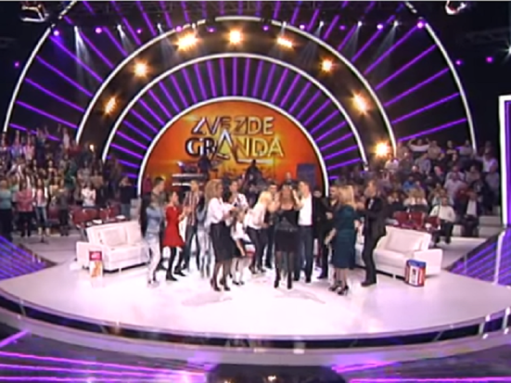 Našoj poznatoj pevačici iznenada PREMINUO suprug, UŽASNU vest saznala na nastupu!