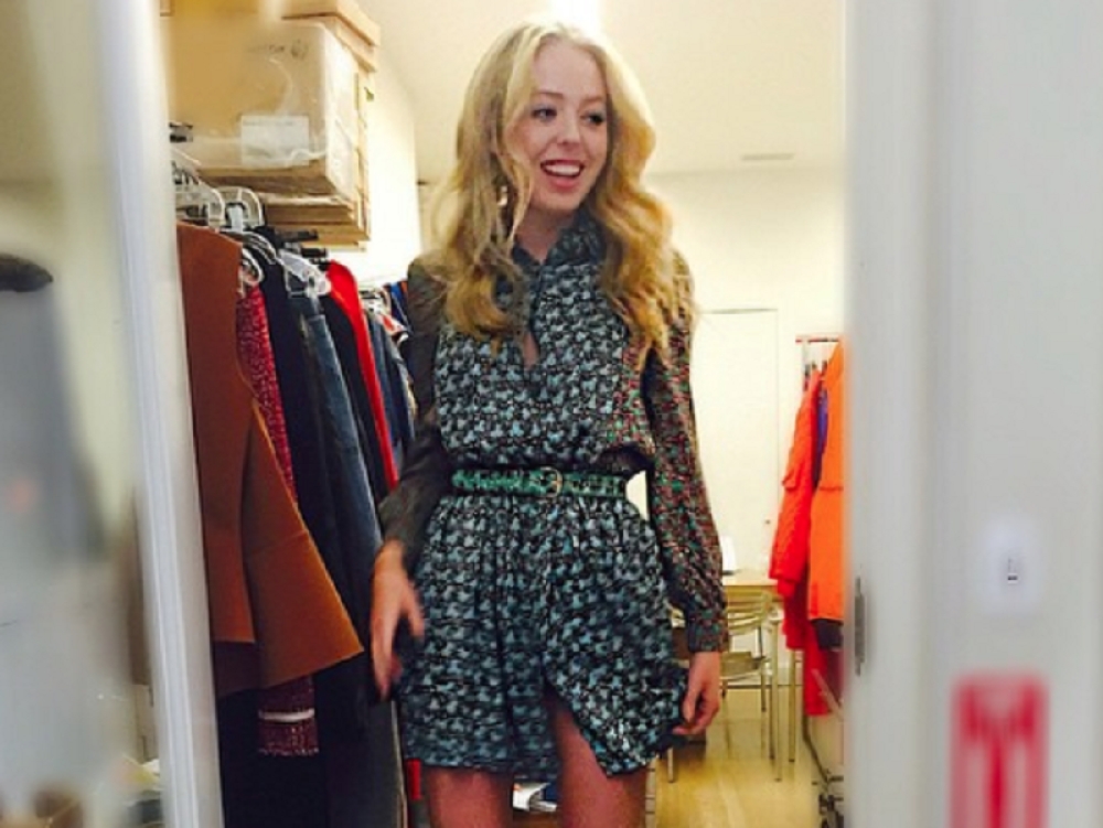 Dečko je odveo u butik, uzeo joj predivnu bundu, pa se vratio i pokupovao pola radnje! Ovolike poklone nije očekivala!