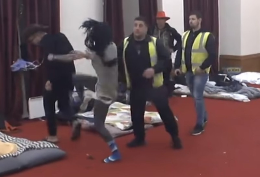 Diskvalifikacija?! Podivljala pa nasrnula na Staniju, a njega IŠUTIRALA! (VIDEO)