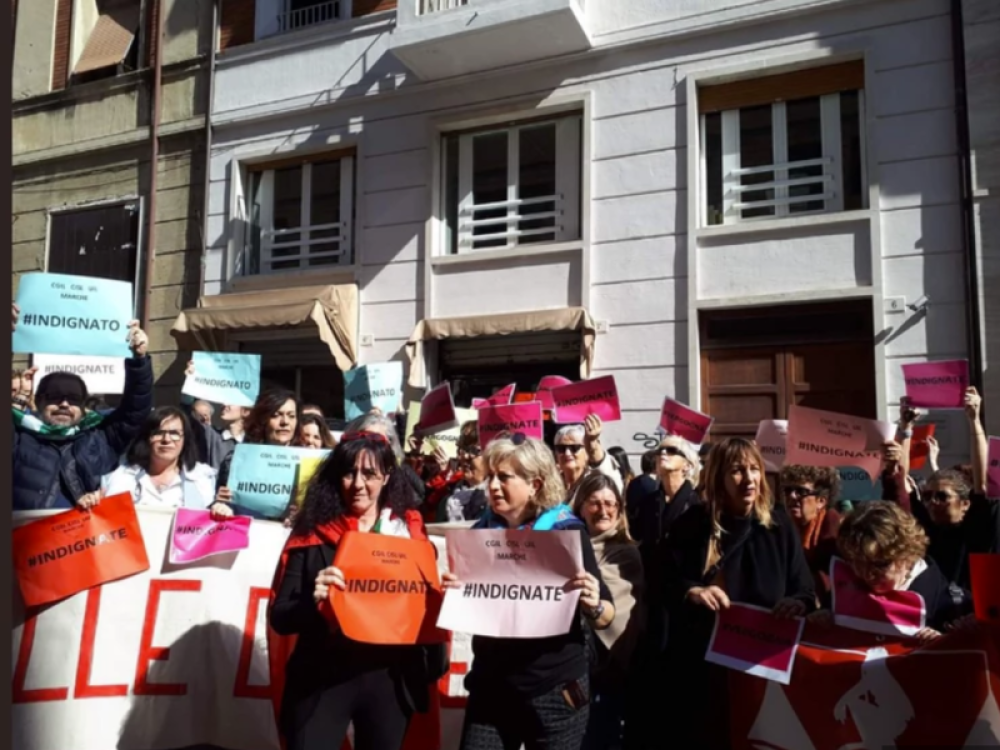 Skandalozna presuda, sud ih oslobodio optužbi za silovanje zbog IZGLEDA DEVOJKE! Masovni protesti! (VIDEO)