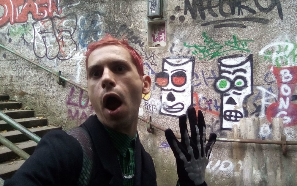 Rijaliti učesnik odležao zbog UBISTVA MAJKE pa ponovo uhapšen!! Pretio babi, bratu i njegovoj DECI, pa ostavio ŠOKANTNU poruku na Fejsbuku!