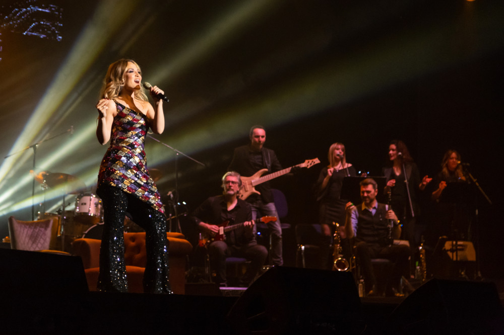 Prekinut koncert Jelene Tomašević! Pevačica u suzama, a za sve je kriv ON!