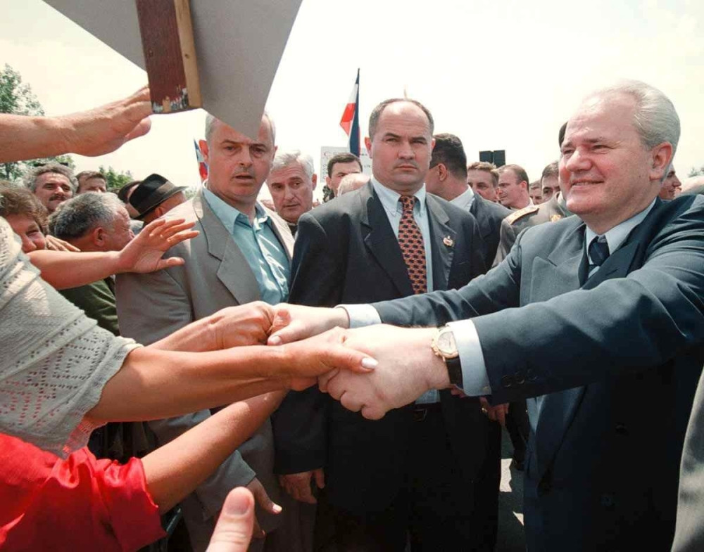 Klinton je Slobu pozvao iz WC-a aviona. Ono što mu je ispričao nasmejalo je Miloševića do suza!