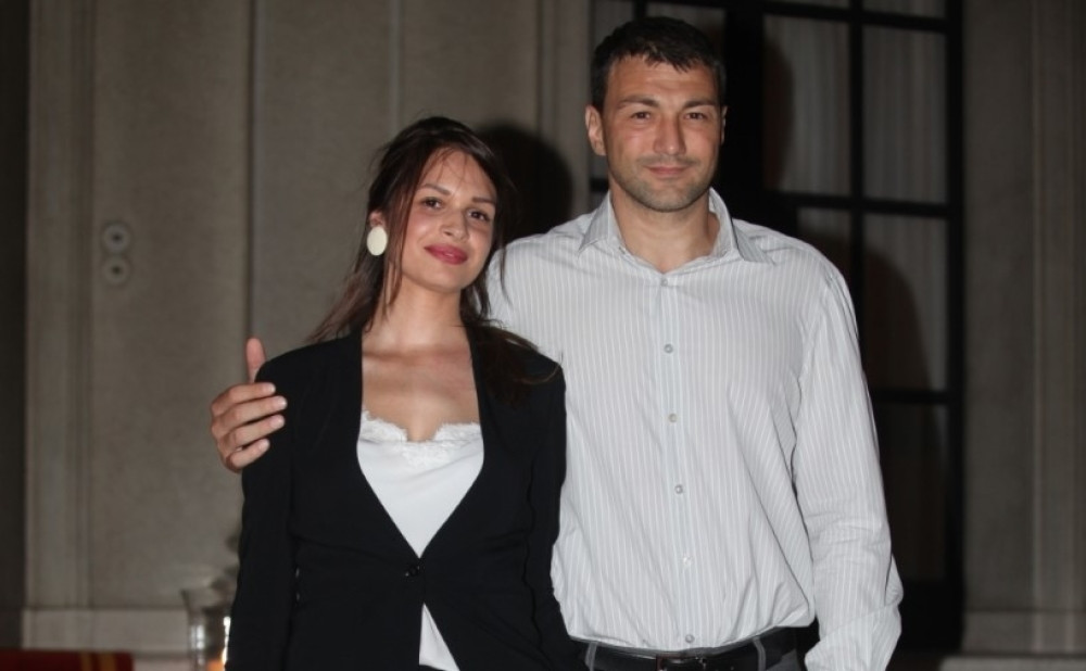 Vlada Mandić pukao 1.000 evra na poklon za suprugu!  Evo čime je obradovao za 8. mart!