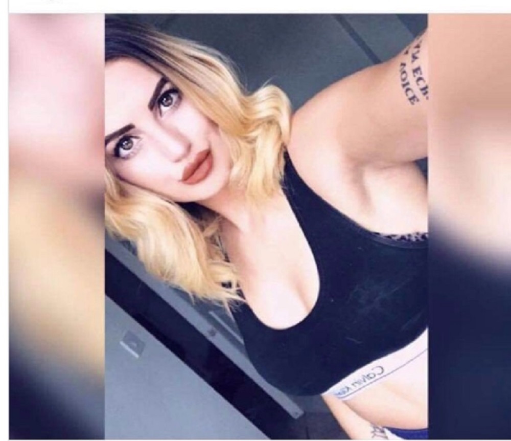 Napustila kancelarijski posao, pa postala PORNO DIVA! Danas zarađuje grdne pare a treba samo da uradi OVO! (18+)