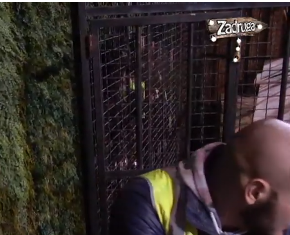 Jelena Krunić nakon NERVNOG SLOMA pokušala da POBEGNE iz Zadruge, obezbeđenje je jedva zadržalo! (VIDEO)