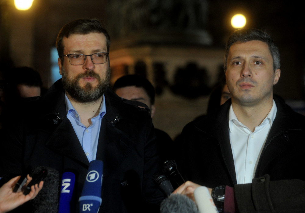 Đilasovac Srđan Nogo izneo najluđu teoriju do sada i obrnuo igricu: CIA nas zaprašuje iz aviona, tako nam kontrolišu misli i emocije!