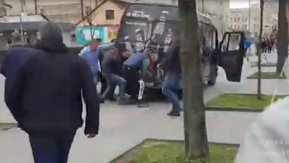 Šahisti se potukli i gađali figurama, intervenisala policija!