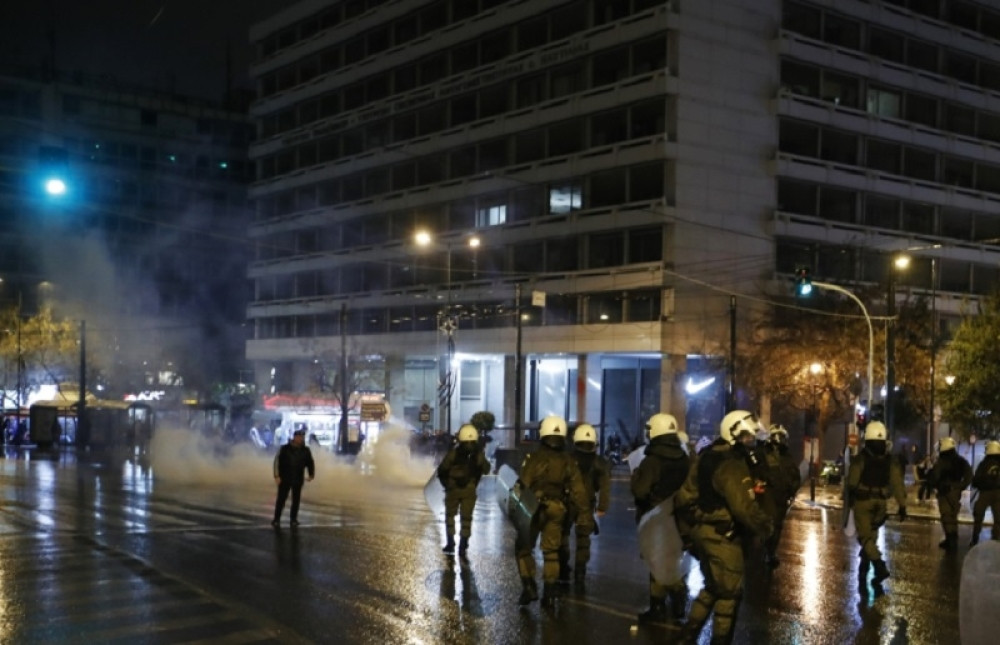 Novinar ranjen na protestu!