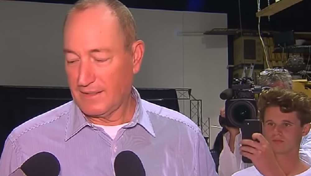 Dečak udario političara u glavu, ovaj mu uzvratio dvostruko!