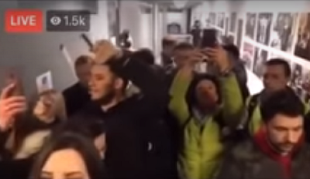 Policija iznosi demonstrante jednog po jednog! Obradović koristi sramne ucene