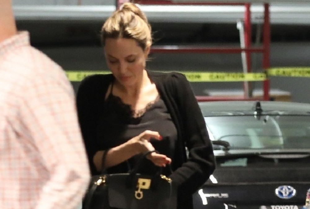 Šok izdanje Anđeline Džoli! Ne liči na sebe, fanovi strahuju za njeno zdravlje! (FOTO)