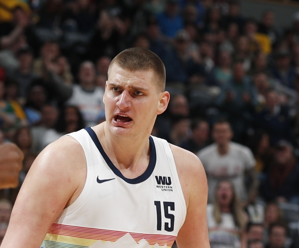 Jokić je dobar sa reketom kao Đoković, pogledajte njegove rituale pre meča! (VIDEO)