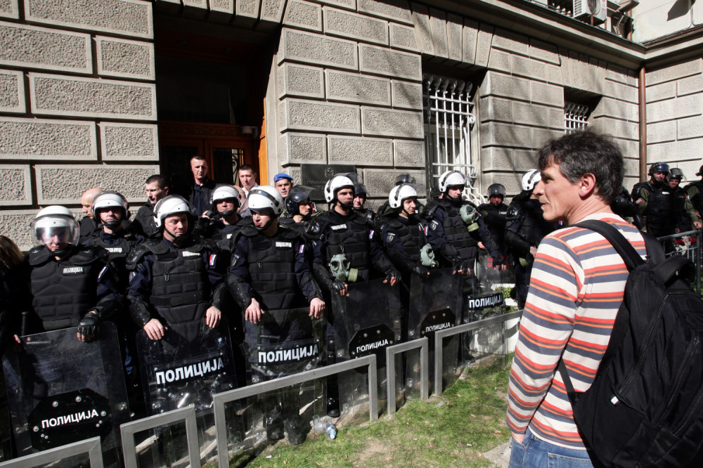 Dva policajca povređena i prevezena u Urgentni centar!