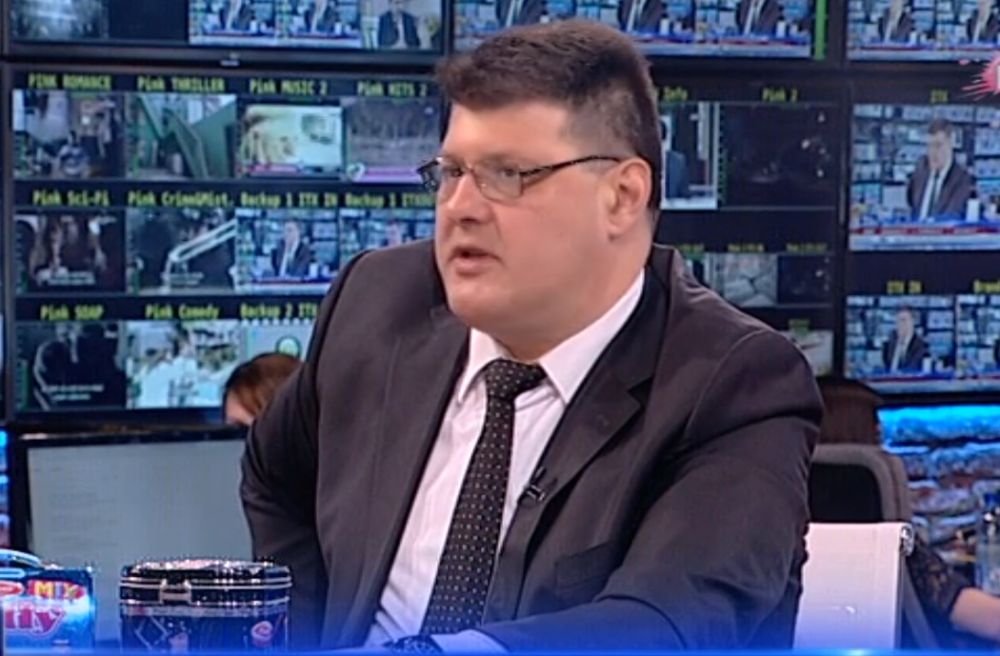 Šešelj izazvao Sarapu! Voditelj će morati da ode kod Vučića, sedne sa njim za sto i onda uradi jednu brutalnu stvar!