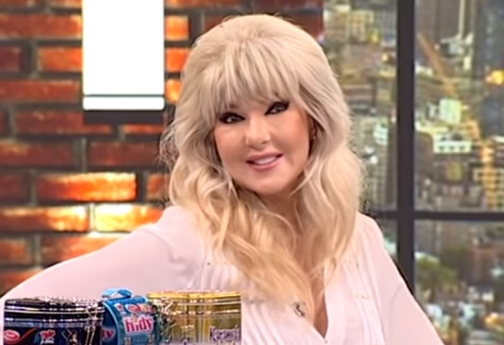 Jami totalno neprepoznatljiva na slikama iz prošlosti! Kratka tamna kosa, jedan detalj ostao isti!