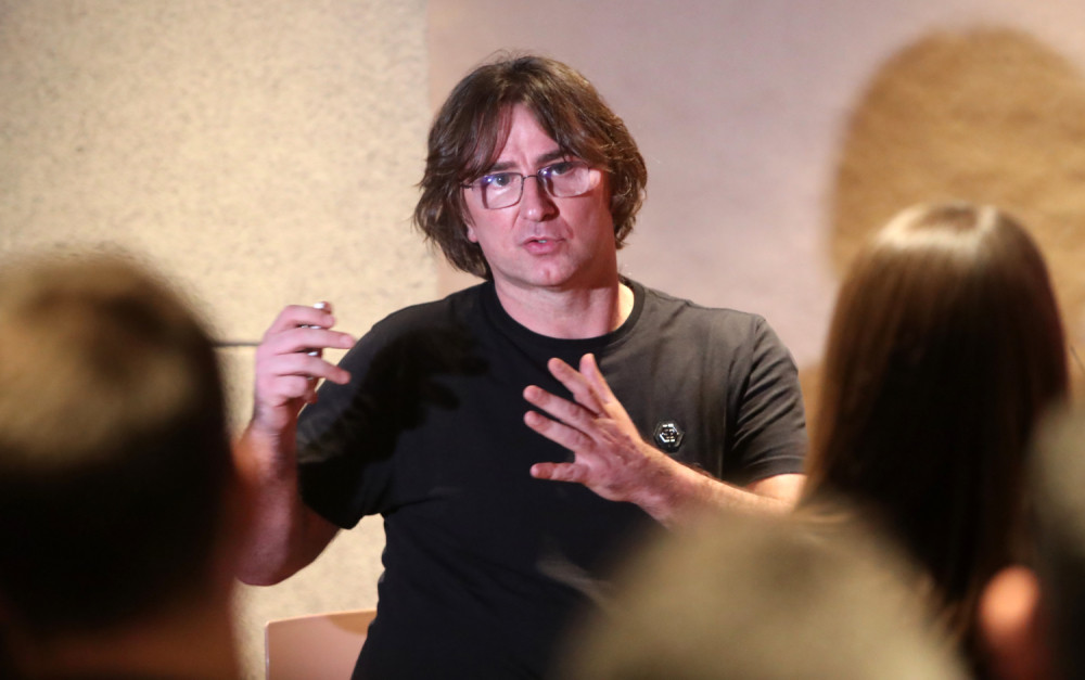 U Srbiji nema opozicije, to su sve ludaci! ČITAJTE U ALO!