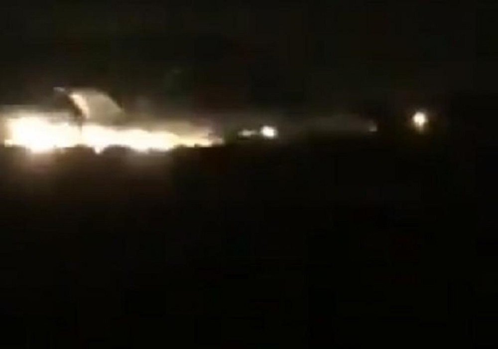 Zapalio se avion u kojem je bilo 100 putnika! (FOTO)