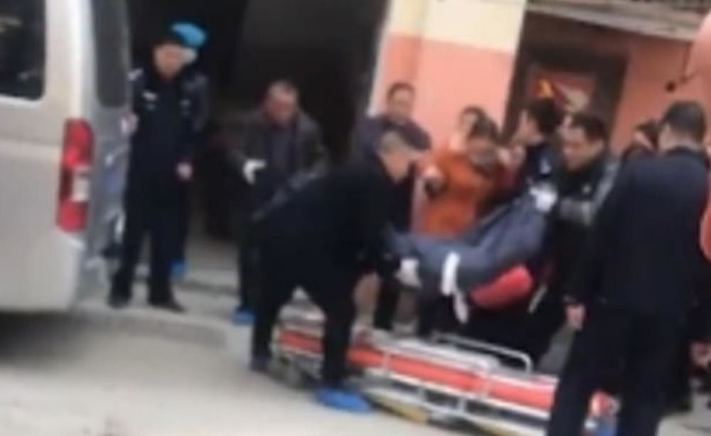 Bacila mu mrtvog ljubimca pred noge, on poludeo i zgrabio SEKIRU: Voleo je da se igra sa njim po ceo dan