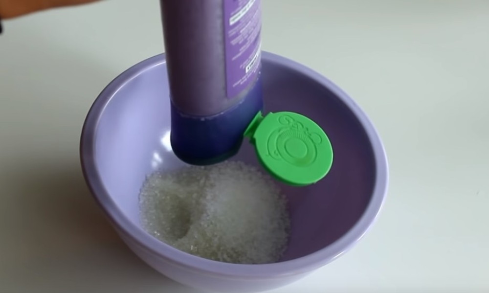 Pomešala je šampon za kosu i so i rešila problem miliona žena