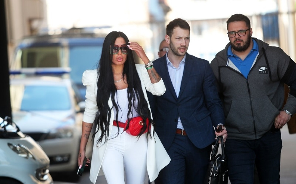 Tijana Ajfon se pojavila na sudu, mnogi političari u strahu zbog njenog iskaza