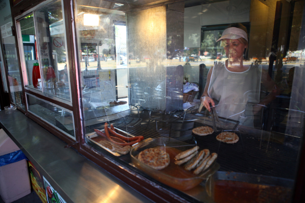 Novo radno vreme restorana brze hrane u stambenim zgradama!