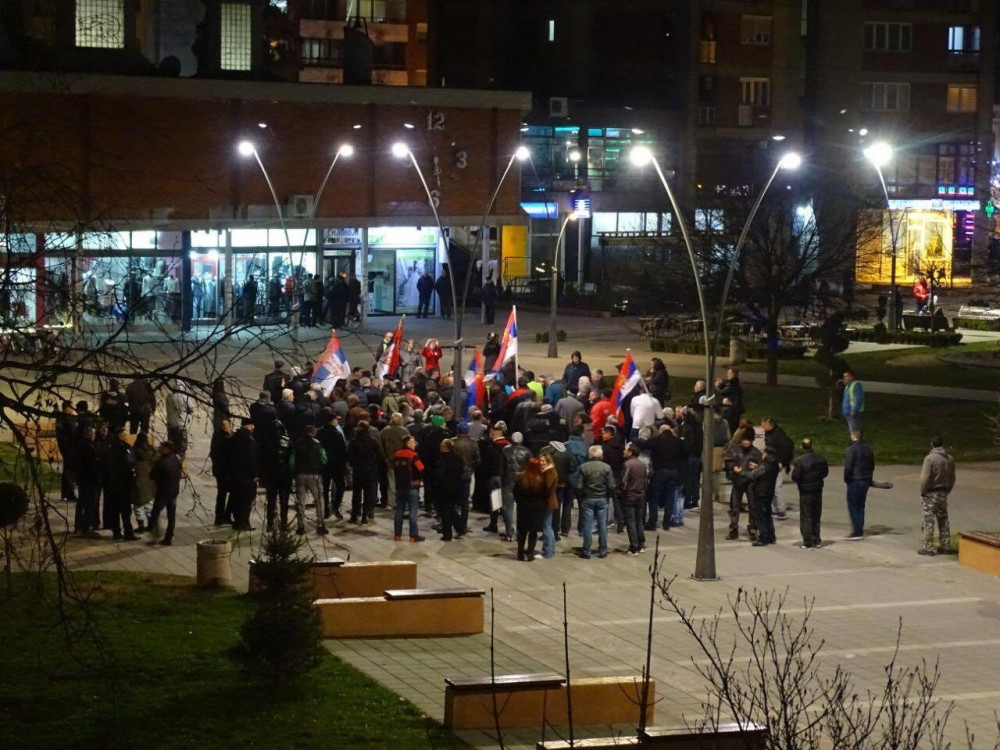 Krenuo u hajku na novinare, jer su mu protesti propali! Ova fotografija sve pokazuje (FOTO)