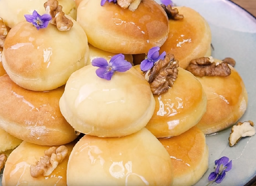 Žene danas mese MLADENČIĆE! Evo zašto se PREMAZUJU MEDOM i zašto ih mora biti 40