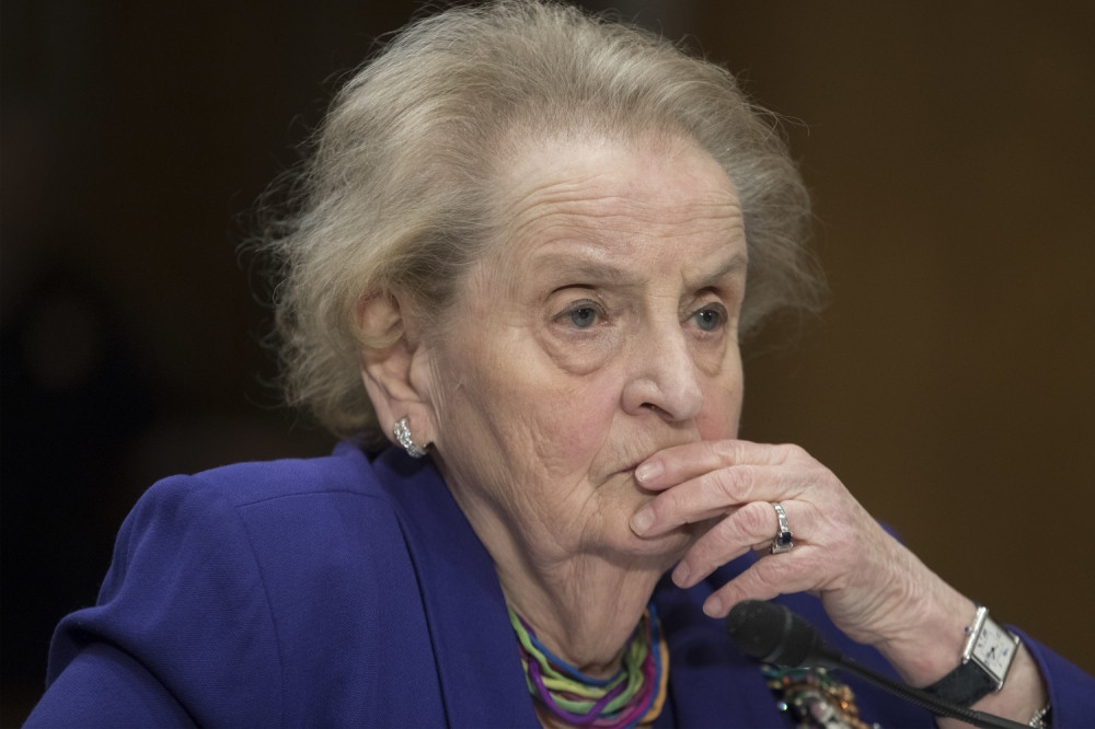 Medlin je zbog mladalačke veze sa Njegošem zamrzela sve Srbe! Sve je bilo savršeno dok nije saznao da je ORGIJALA sa njegovim drugarima!