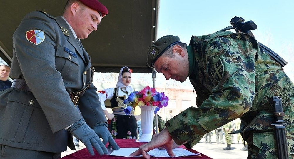 Vulin ekskluzivno za "Alo!" nakon polaganja zakletve, iz cele Srbije se skupili momci na jednom mestu, a jedan od njih bio je MINISTAR!