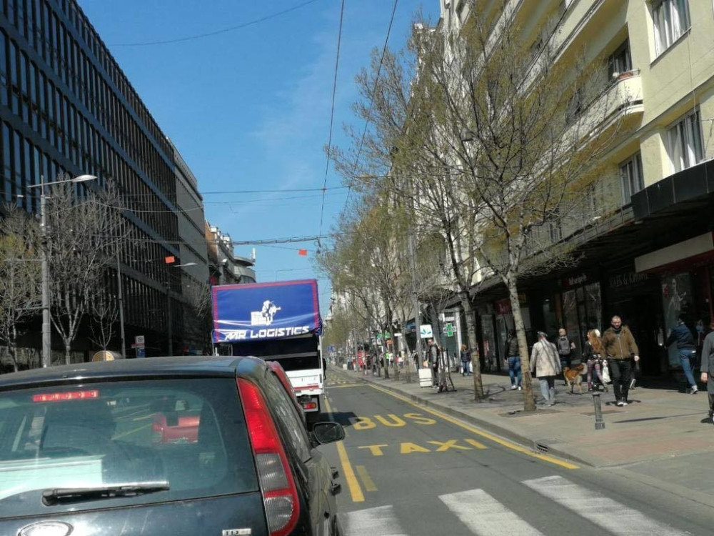 Pojavio se kamion koji je odavno bio potreban našem narodu, krenuo ka gradu, reporteri Alo! na licu mesta!