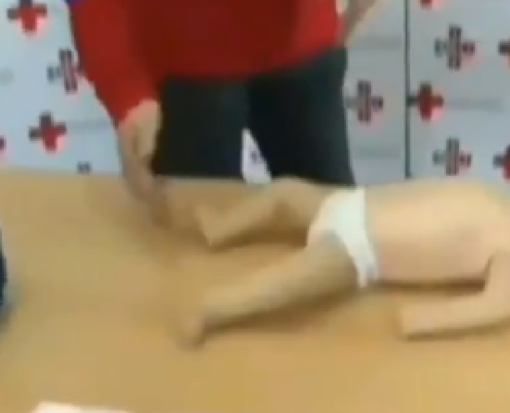 Kako Crnogorac proverava da li je beba svesna? Nije vic!