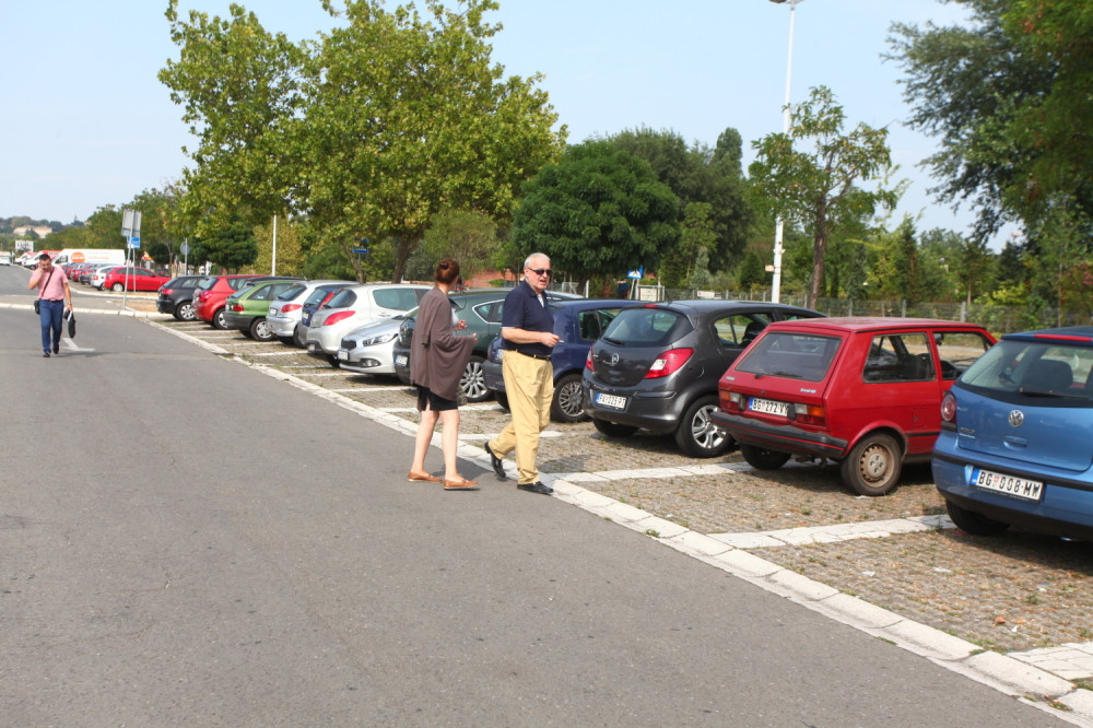 Prolaznik je video, a zatim uradio nešto zbog čega je devojka sigurno odlepila!