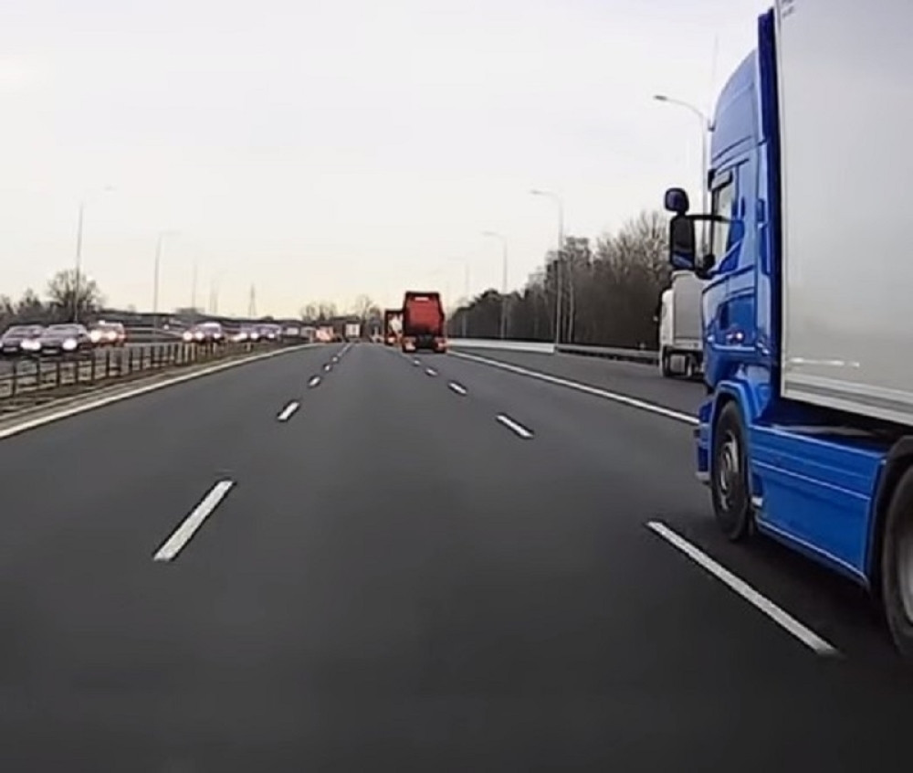 Nabio gas kroz Srbiju, policija ga JEDVA ZAUSTAVILA, kada je čuo koliko je išao sudija mu dao 30 DANA ZATVORA!