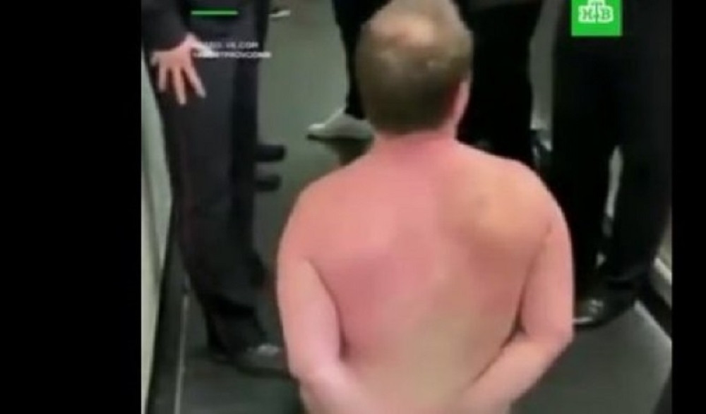 Putnik obučen čekirao kartu, a onda krenuo da se SKIDA! Uporno ponavljao jednu stvar (VIDEO)