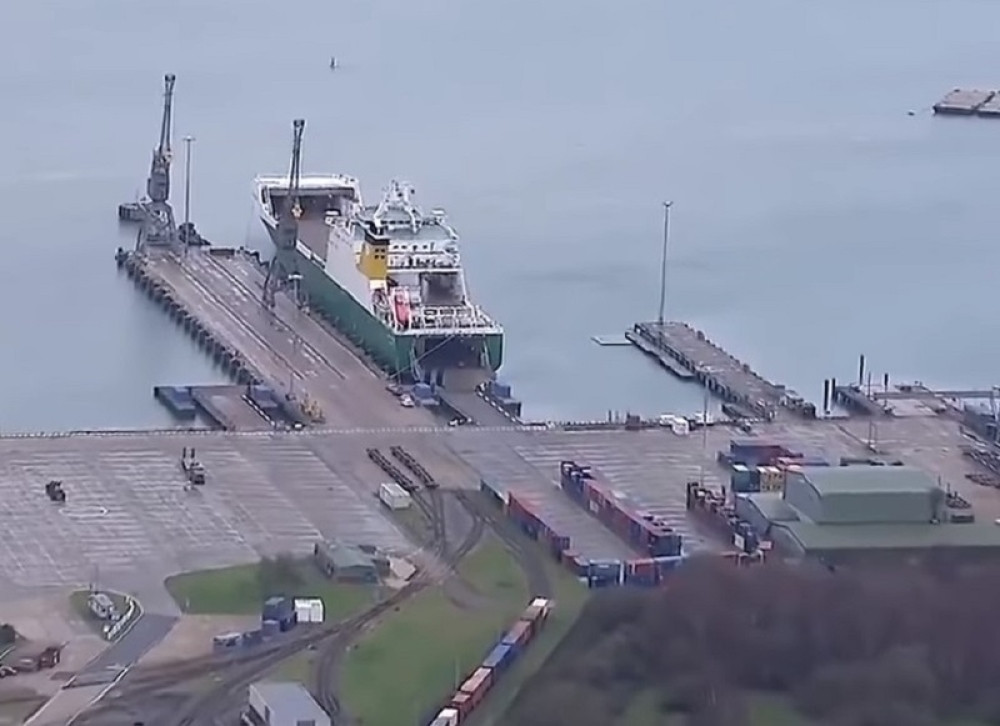 Britanija se sprema za najgore! Pokrenuta vojna akcija, građani prave zalihe hrane, lekova, goriva...