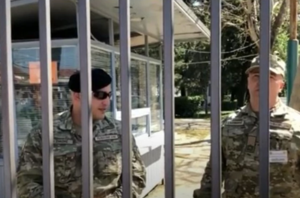 Milov pitbul mu zatvorio kuma, advokat van sebe, traži ga po celom gradu: Saslušavaju ga bez mene, neće da ga puste!