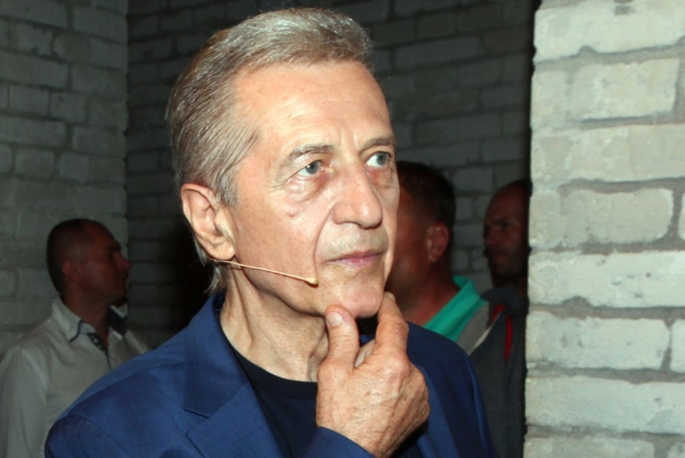 Poznati kompozitor načisto urnisao Miroslava Ilića: "Sa kumom je zaradio milione, a nikad mu u kuću nije ušao!"