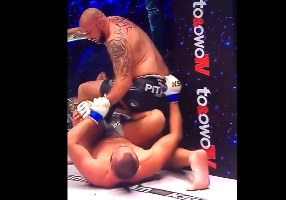 Prebio protivnika pa ostao bez gaća! (FOTO+VIDEO)