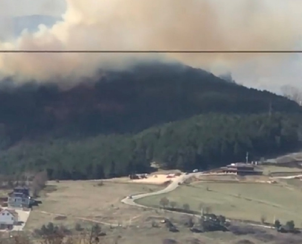 Vatra guta sve pred sobom u blizini manastira Đurđevi stupovi!