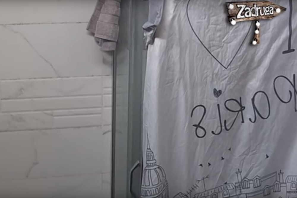 Luna i Marko se kre*ali u toaletu, peškir umalo spao! (VIDEO 18+)