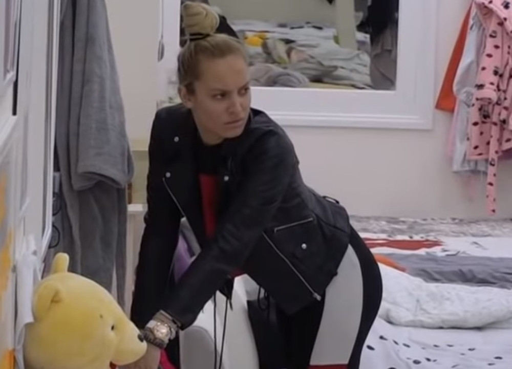 Kljuka se antidepresivima PREKO SVAKE MERE, uzela ogromnu dozu dok je mislila da je NE SNIMAJU! Otkrila koja joj je TERAPIJA